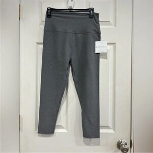 Beyond Yoga Women’s Medium Spacedye Pewter Grey High-Waisted Capri Tight NWT
